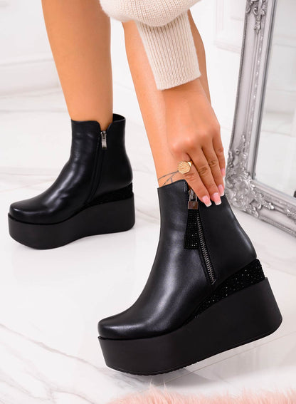 Margherita | Sorte ankelstøvler med kilehæl og krystaller